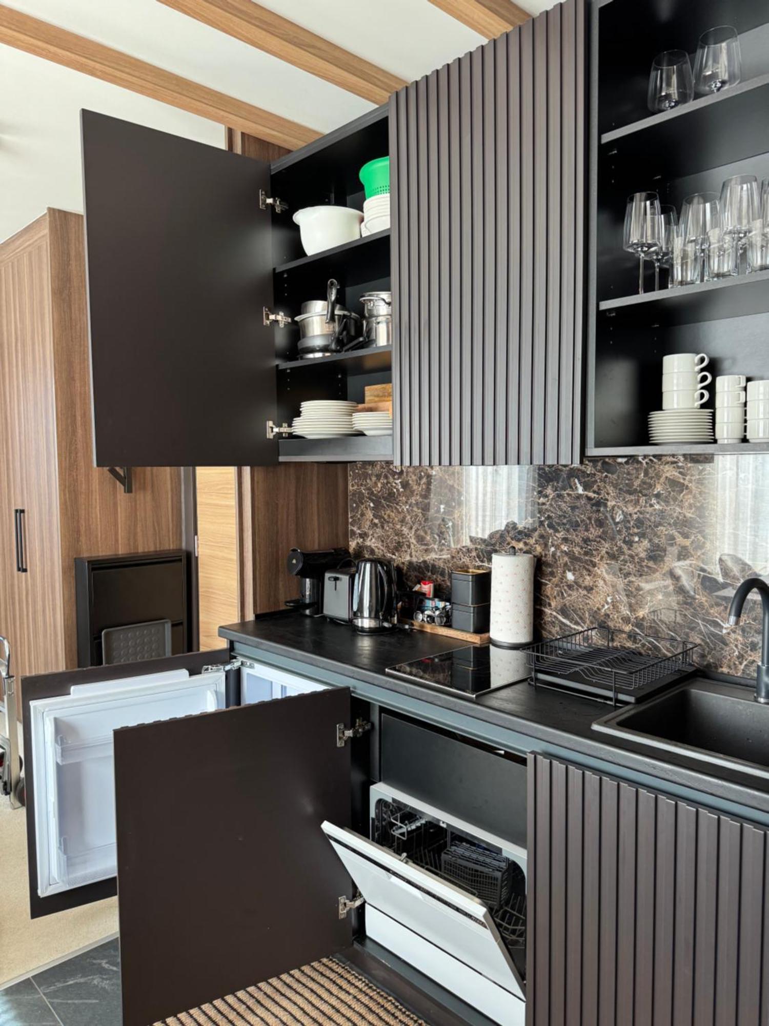 Woodside 431, - One Separate Bedroom 35m2- Free Parking &