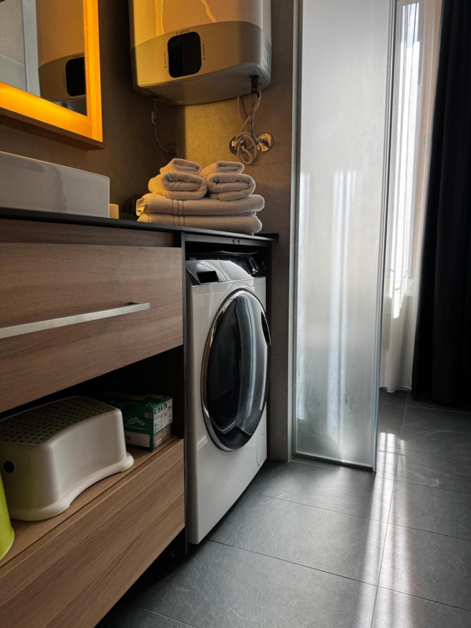 Apartment Woodside 431, - One Separate Bedroom 35m2- Free Parking &