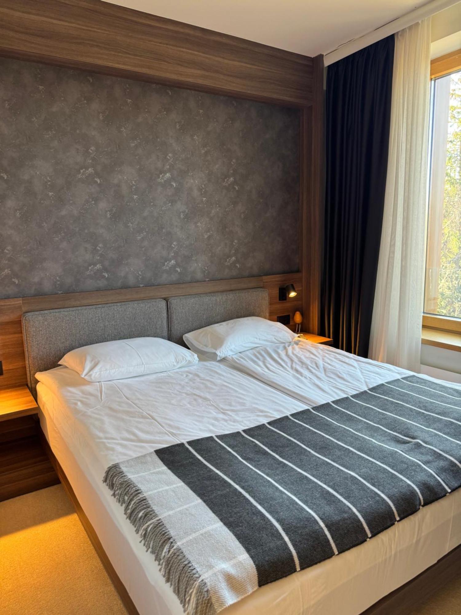Woodside 431, - One Separate Bedroom 35m2- Free Parking & Apartment *